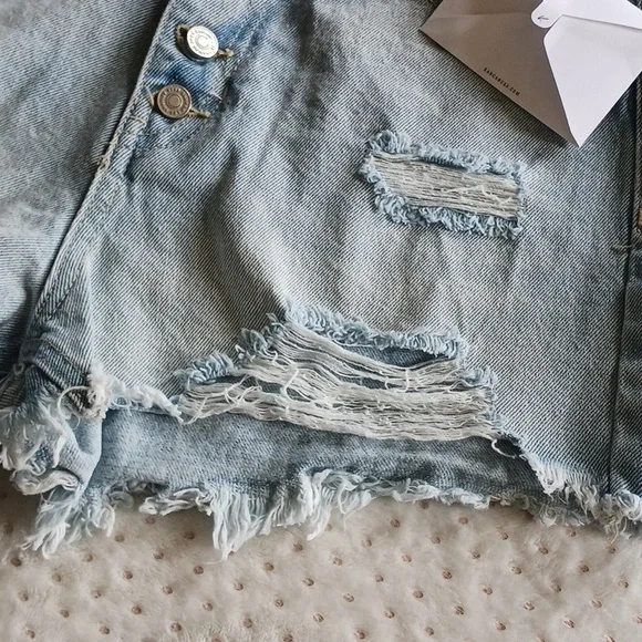 Kancan Women's Distressed Light Wash Jean Shorts - size 5/26 - Picture 11 of 16